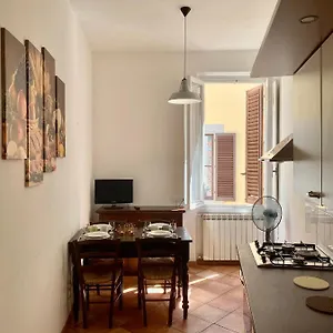 Nice & Roomy Behind The Uffizi Museum Florence