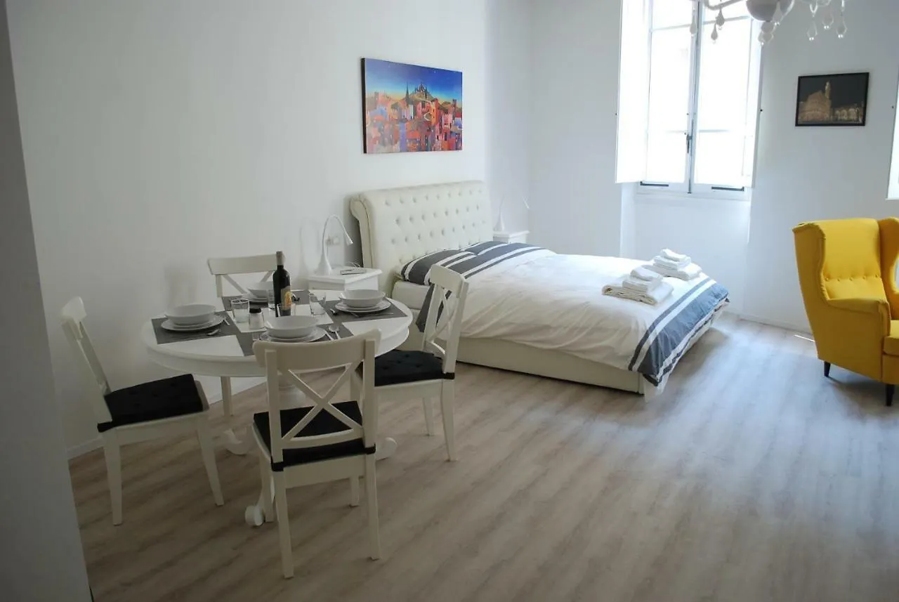 Berardi Palace - Vigna Nuova Apartment contacts